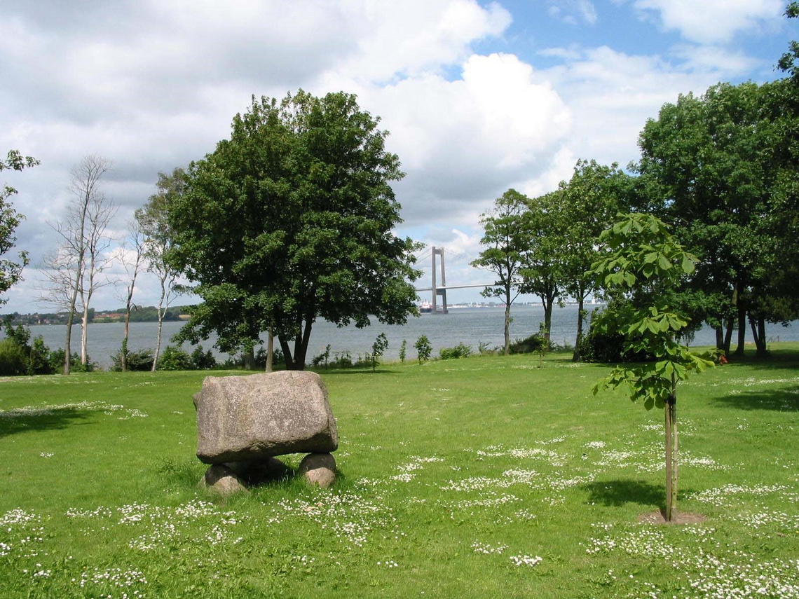 Haven hos Ringgården med Lillebæltsbroen i baggrunden